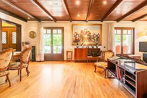 Estate Villa OINOI with Pool