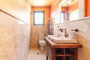 Estate Villa OINOI with Pool