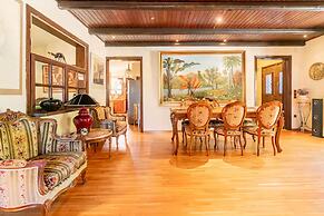 Estate Villa OINOI with Pool