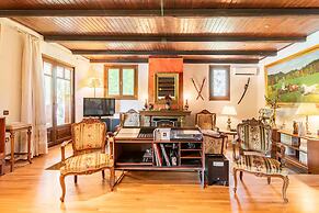 Estate Villa OINOI with Pool