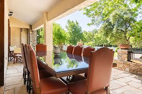 Estate Villa OINOI with Pool