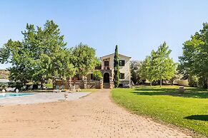 Estate Villa OINOI with Pool