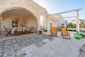 Trullo Marilì on the Fasano Selva