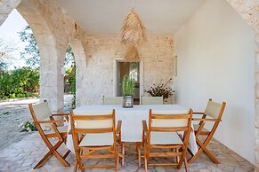 Trullo Marilì on the Fasano Selva