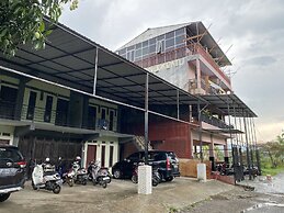 OYO 93414 Wisma Ratu Syariah Near SMP Negeri 2 Watang Pulu