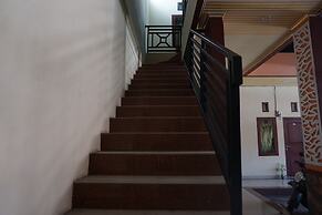 OYO 93414 Wisma Ratu Syariah Near SMP Negeri 2 Watang Pulu