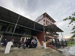 OYO 93414 Wisma Ratu Syariah Near SMP Negeri 2 Watang Pulu