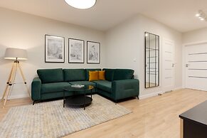 Spacious Apartment in Warsaw by Renters