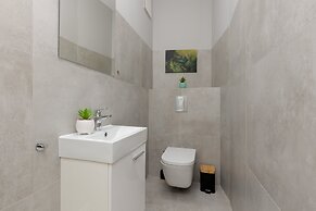 Spacious Apartment in Warsaw by Renters