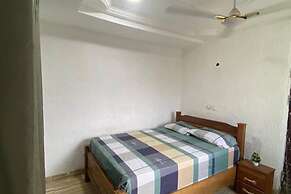 1 Bedroom House Sleeps 2 - Aircon - Free Parking