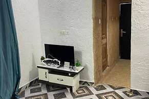 1 Bedroom House Sleeps 2 - Aircon - Free Parking
