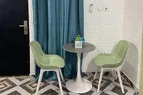 1 Bedroom House Sleeps 2 - Aircon - Free Parking