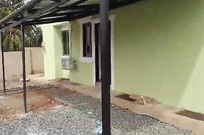 1 Bedroom House Sleeps 2 - Aircon - Free Parking