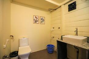 Woodpegger By The Beach