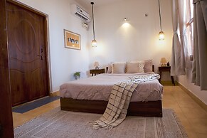 Woodpegger By The Beach