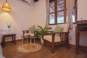 Woodpegger By The Beach