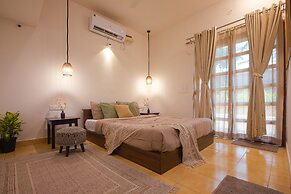 Woodpegger By The Beach