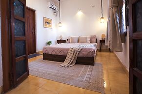 Woodpegger By The Beach