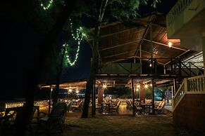 Woodpegger By The Beach