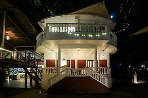 Woodpegger By The Beach