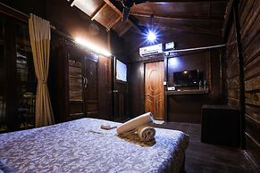 Woodpegger By The Beach