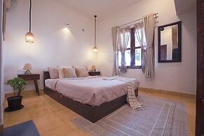 Woodpegger By The Beach