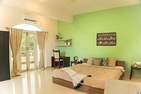 Woodpegger By The Beach