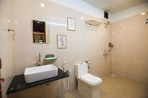 Woodpegger By The Beach