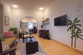 Woodpegger By The Beach