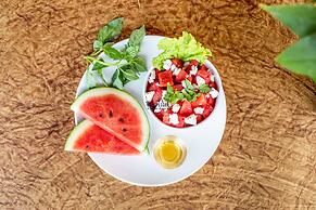 Woodpegger By The Beach