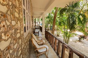 Woodpegger By The Beach