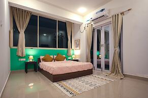 Woodpegger By The Beach