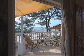 Woodpegger By The Beach