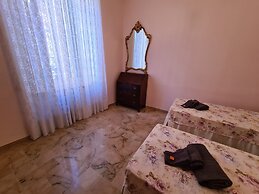 Santa in Caruggio- PortofinoVacanze