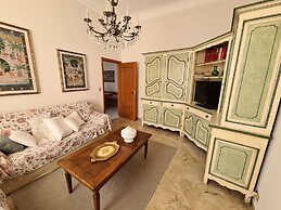 Santa in Caruggio- PortofinoVacanze