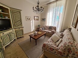 Santa in Caruggio- PortofinoVacanze