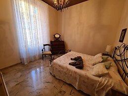 Santa in Caruggio- PortofinoVacanze