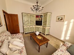 Santa in Caruggio- PortofinoVacanze