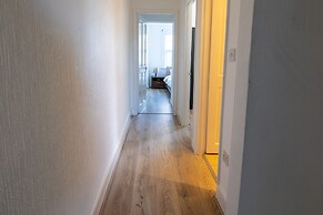 Captivating 4-bed House in Dartford