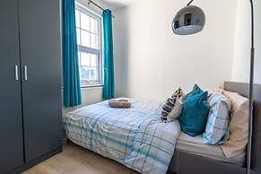 Captivating 4-bed House in Dartford