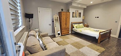 Inviting 1-bed Apartment in Dartford