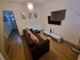 Elegant 4-bed House in Dartford