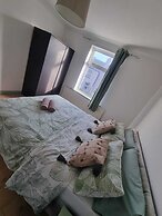 Elegant 4-bed House in Dartford