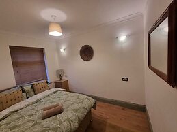 Elegant 4-bed House in Dartford