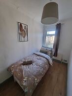 Elegant 4-bed House in Dartford