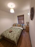 Elegant 4-bed House in Dartford