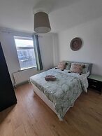 Elegant 4-bed House in Dartford