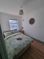 Elegant 4-bed House in Dartford