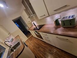 Elegant 4-bed House in Dartford