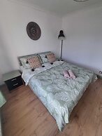 Elegant 4-bed House in Dartford